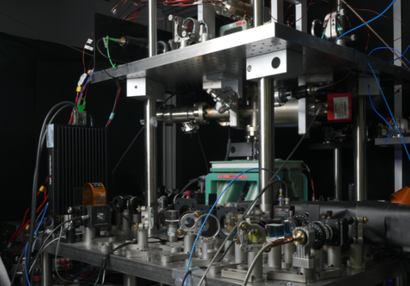 AI破解量子计算“时间困局” 科学家构建最大原子量子计算系统