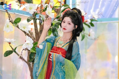古风展台联动 IP：打造沉浸式国风穿越场景