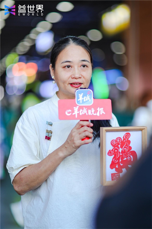 非遗剪纸进展台：传统技艺碰撞游戏新活力