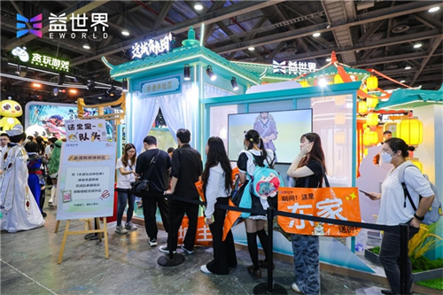非遗剪纸进展台：传统技艺碰撞游戏新活力