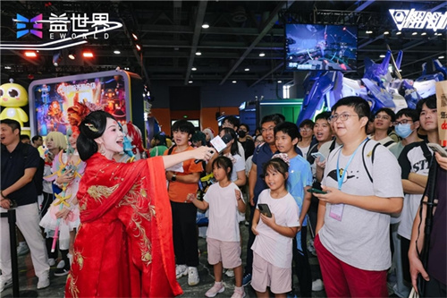 非遗剪纸进展台：传统技艺碰撞游戏新活力
