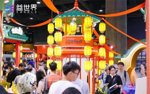 非遗剪纸进展台：传统技艺碰撞游戏新活力