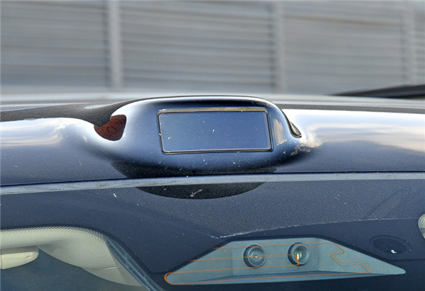 开启智驾后睡着 车辆自动停在高速公路上!车主被狠罚