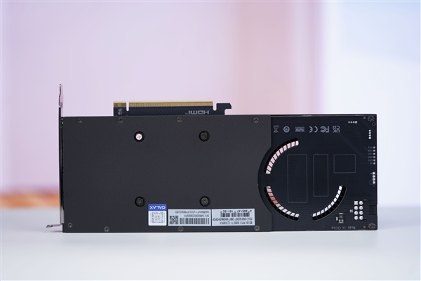 史上唯一单槽 2cm极致超薄！影驰RTX 5060 Ti无双MAX图赏