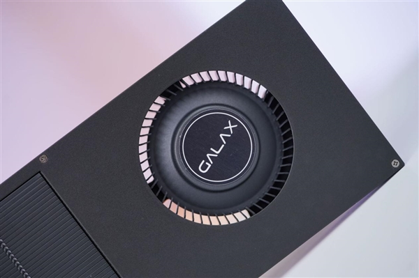 史上唯一单槽 2cm极致超薄！影驰RTX 5060 Ti无双MAX图赏