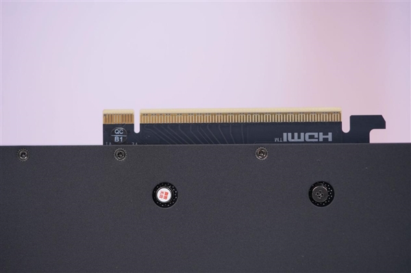 史上唯一单槽 2cm极致超薄！影驰RTX 5060 Ti无双MAX图赏