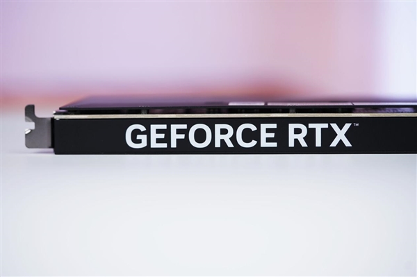 史上唯一单槽 2cm极致超薄！影驰RTX 5060 Ti无双MAX图赏