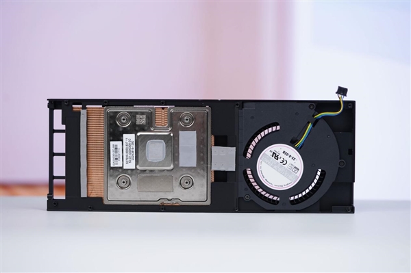 史上唯一单槽 2cm极致超薄！影驰RTX 5060 Ti无双MAX图赏