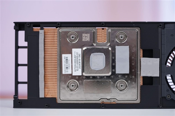 史上唯一单槽 2cm极致超薄！影驰RTX 5060 Ti无双MAX图赏