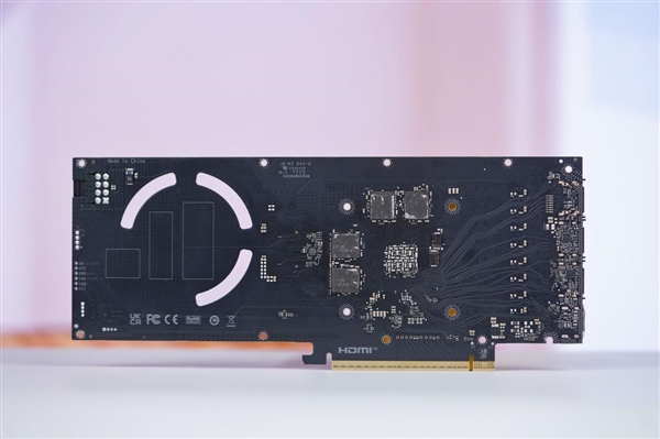 史上唯一单槽 2cm极致超薄！影驰RTX 5060 Ti无双MAX图赏