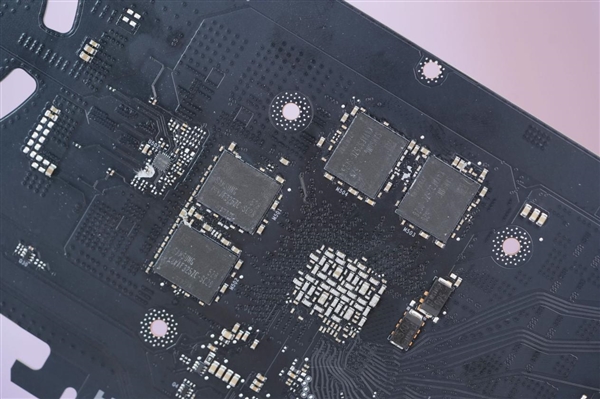 史上唯一单槽 2cm极致超薄！影驰RTX 5060 Ti无双MAX图赏