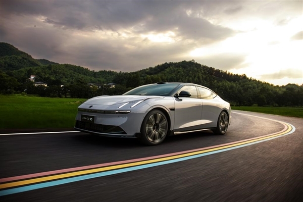 16.38万起全系标配四驱!领克10 EM-P第10000辆整车下线