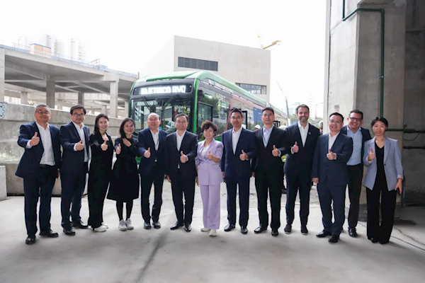 比亚迪巴西交付首台22米电动大巴:642度刀片电池 续航350公里