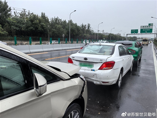 博主赞叹小米YU7 Max雨天刹车太好 和干地都没什么区别：刚说完后被追尾