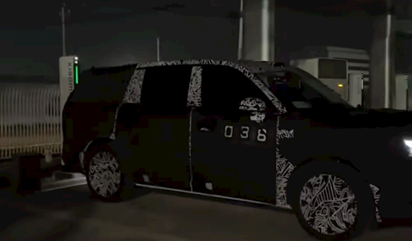 小米第三款车YU9要来了！雷军亲赴新疆试车 多张实车谍照曝光：增程动力 车长超5米2