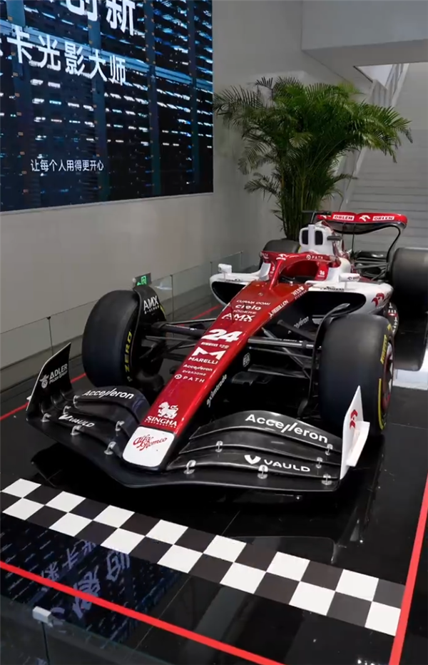 首届小米员工车展开展:F1赛车、AE86等亮相