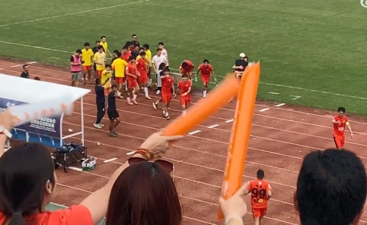 上海赛更达橘橙冲乙成功，上海已拥有四支男子职业足球俱乐部