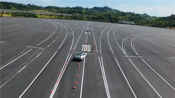 二十万级轿车跑赢保时捷911！深蓝L06麋鹿测试成绩出炉：85.6km/h