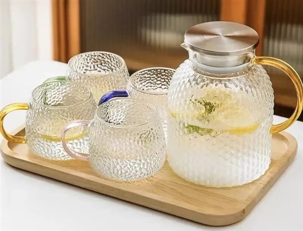 金属杯和雪平锅的锤纹表面 真是一锤锤敲出来的吗