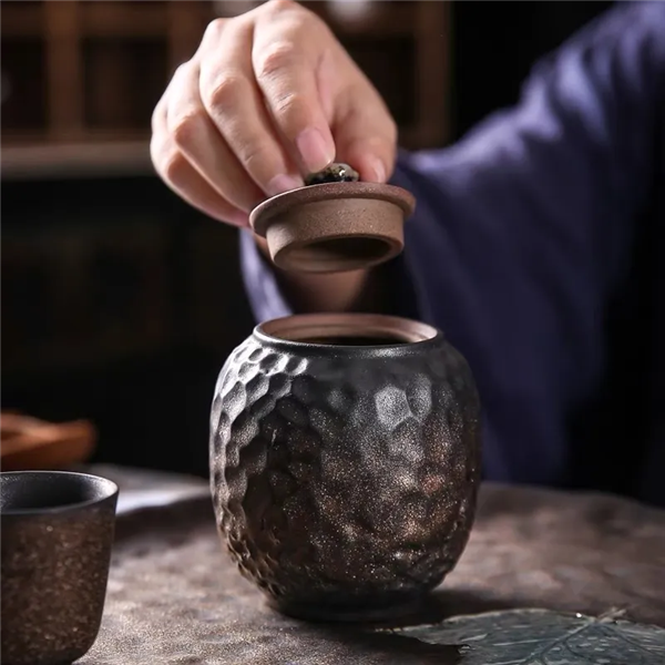 金属杯和雪平锅的锤纹表面：真是一锤锤敲出来的吗