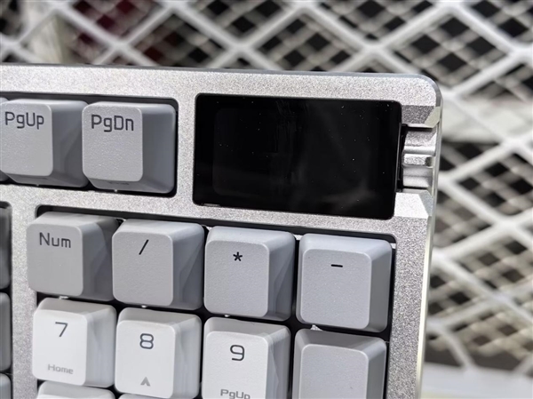 2299元！ROG夜魔98 HE无线键盘发布：HFX V2磁轴、OLED彩屏