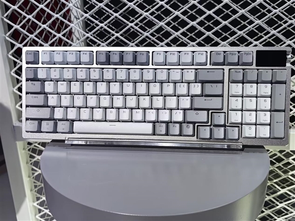 2299元！ROG夜魔98 HE无线键盘发布：HFX V2磁轴、OLED彩屏