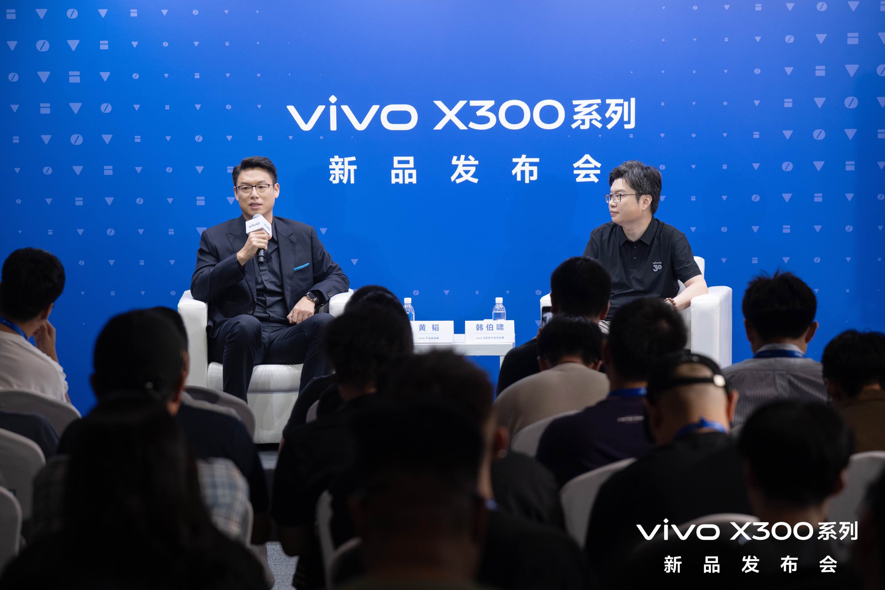 vivo 黄韬、韩伯啸谈 X300 系列：下一代 Ultra 迈向更大胆的“V 单”