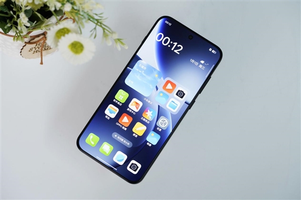 7025mAh超大电池！OPPO Find X9图赏