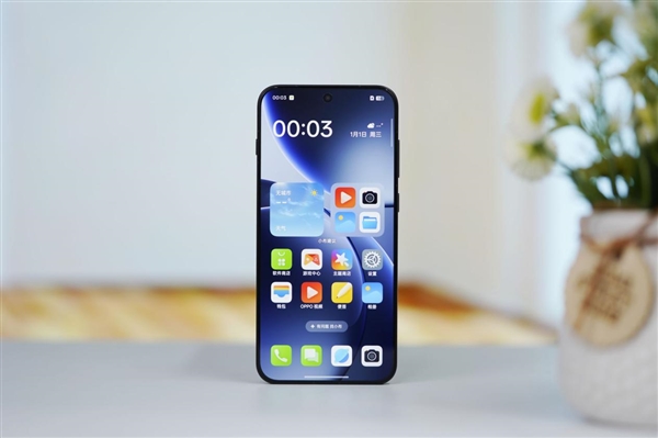 7025mAh超大电池！OPPO Find X9图赏