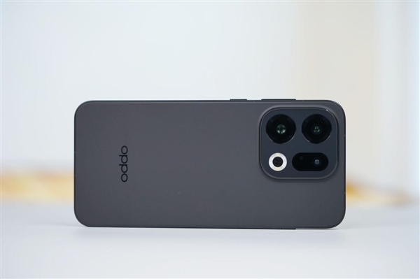 7025mAh超大电池！OPPO Find X9图赏