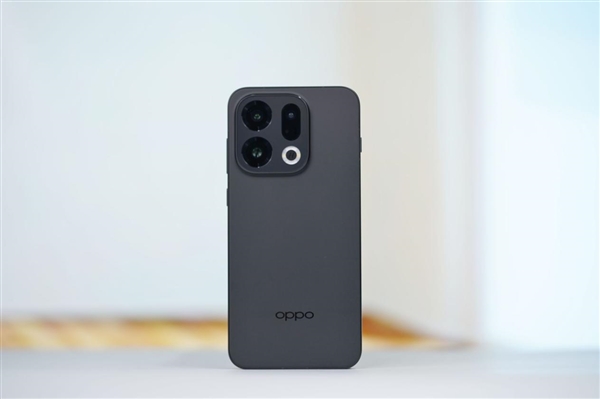 7025mAh超大电池！OPPO Find X9图赏