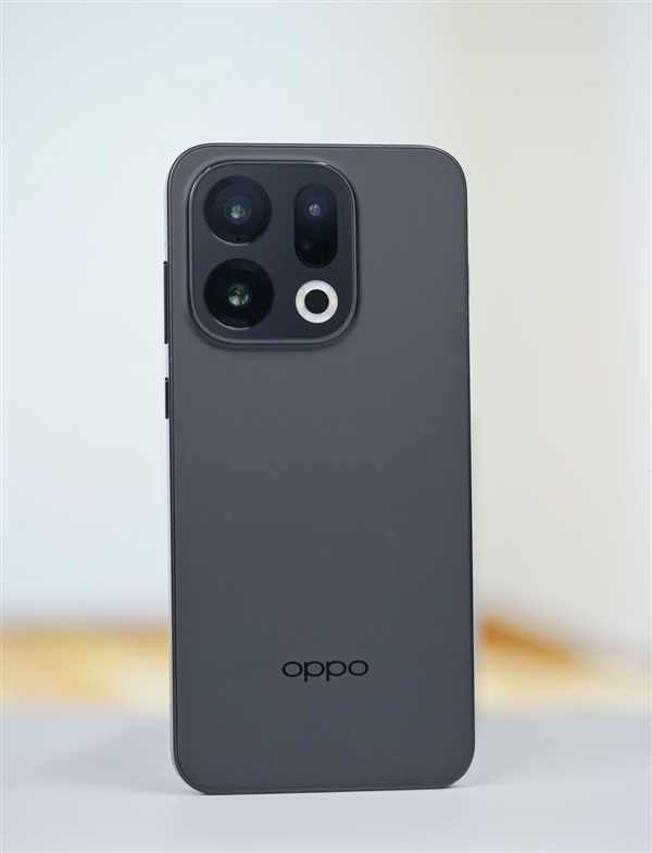 7025mAh超大电池！OPPO Find X9图赏