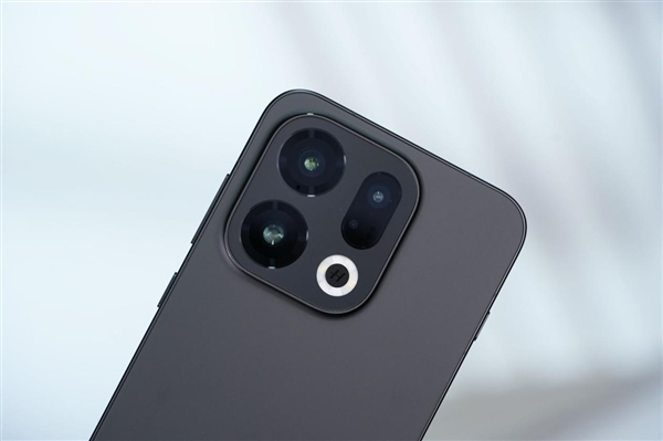 7025mAh超大电池！OPPO Find X9图赏