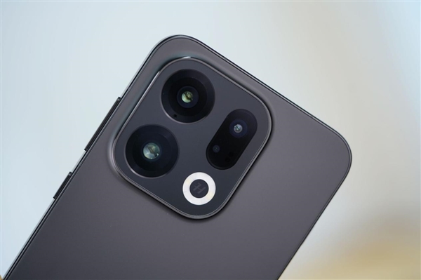 7025mAh超大电池！OPPO Find X9图赏