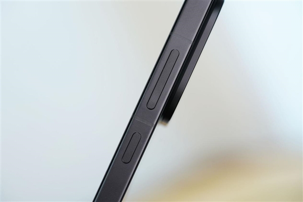 7025mAh超大电池！OPPO Find X9图赏