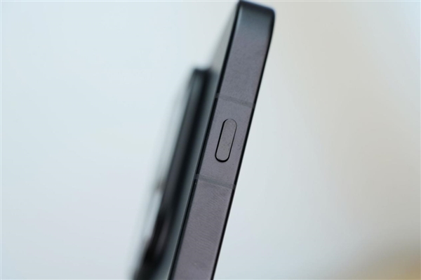 7025mAh超大电池！OPPO Find X9图赏