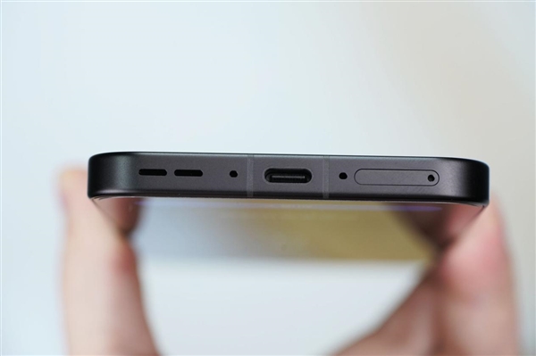 7025mAh超大电池！OPPO Find X9图赏