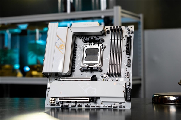 七彩虹B850主板送福利了!白送最高500元E卡