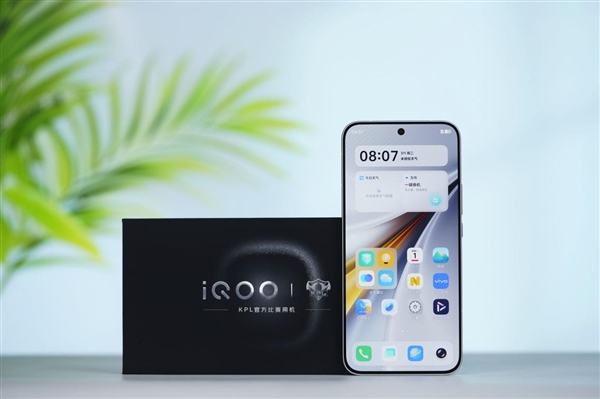 首发2K三星珠峰屏 一眼通透！iQOO 15图赏