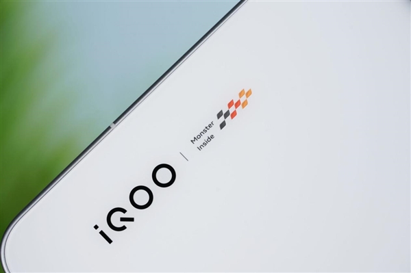 首发2K三星珠峰屏 一眼通透！iQOO 15图赏
