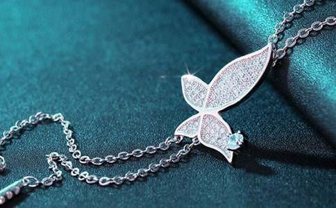 小班生活区游戏串项链或手镯教案