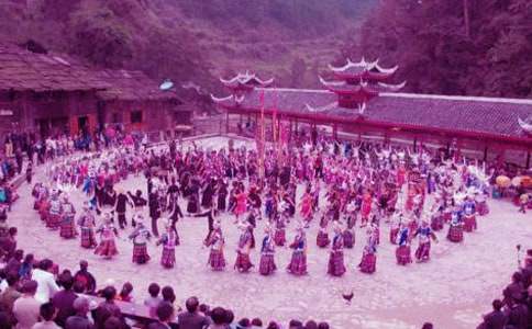 《民族的舞步》优秀教案(精选5篇)