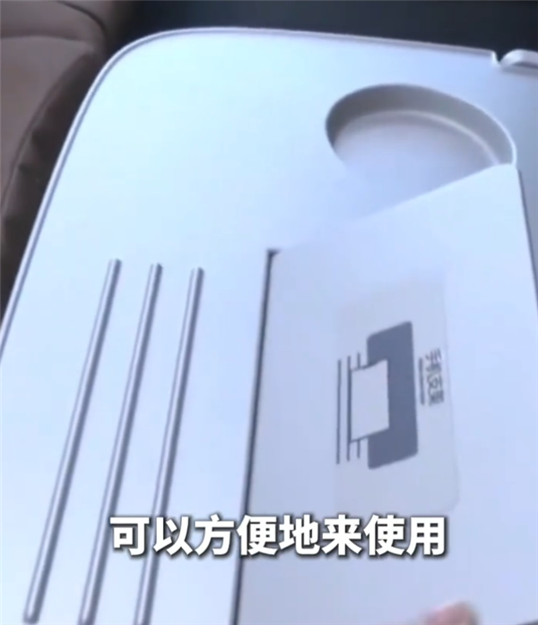 探访全球最快高铁CR450动车组：二等座提供USB A+C双口、手机支架