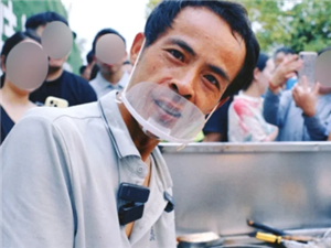 鸡排哥怎么火的