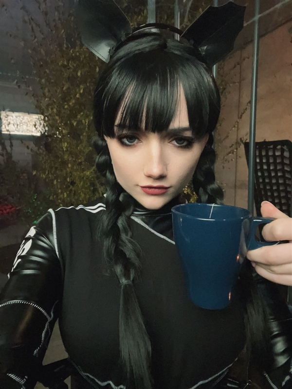国外美女Cos《生化4》阿什莉 奋力挣脱丧尸魔爪