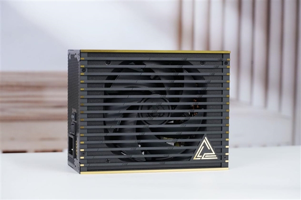 轻松驾驭RTX 5090！微星MEG Ai1600T PCIE5超神电源图赏