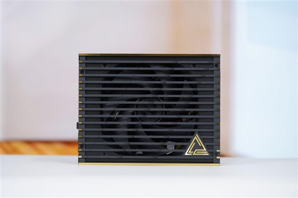 轻松驾驭RTX 5090！微星MEG Ai1600T PCIE5超神电源图赏