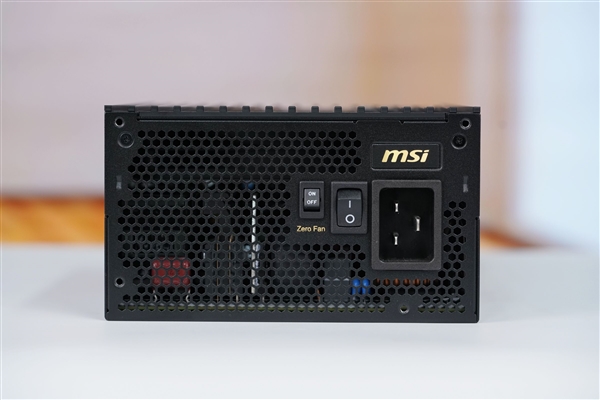 轻松驾驭RTX 5090！微星MEG Ai1600T PCIE5超神电源图赏