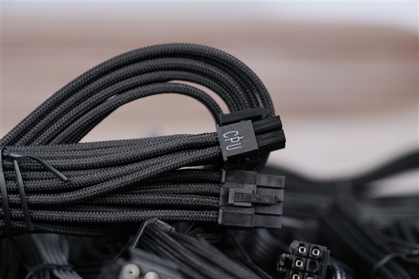 轻松驾驭RTX 5090！微星MEG Ai1600T PCIE5超神电源图赏