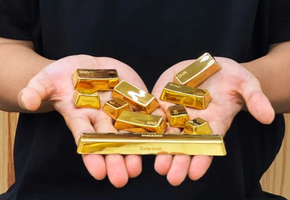 一年一度1024程序员节：影石送黄金键帽、百度分2米大蛋糕